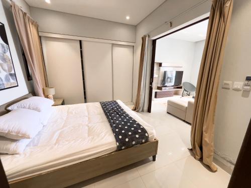 One-Bedroom Apartment image 9