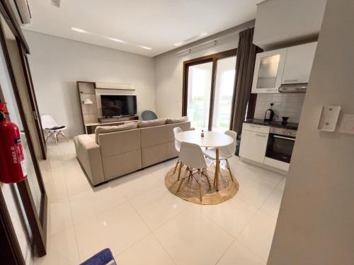 One-Bedroom Apartment image 4