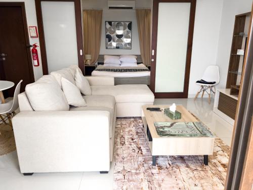 One-Bedroom Apartment image 3