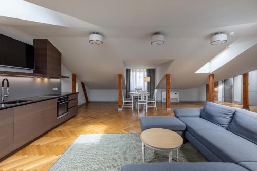 One-Bedroom Apartment Mansard image 10