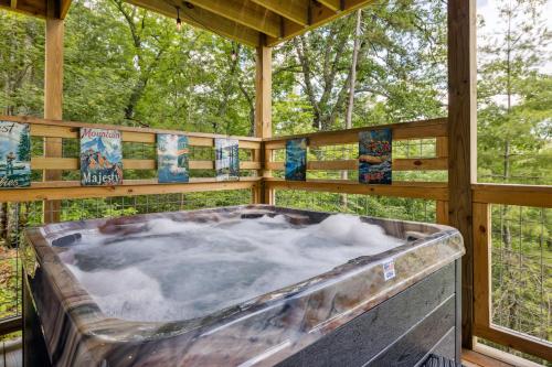Cascades Escape – Luxury Cabin with Mountain Views, Game Room & Hot Tub in Pigeon Forge Suburbs