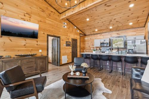 Cascades Escape – Luxury Cabin with Mountain Views, Game Room & Hot Tub in Pigeon Forge Suburbs