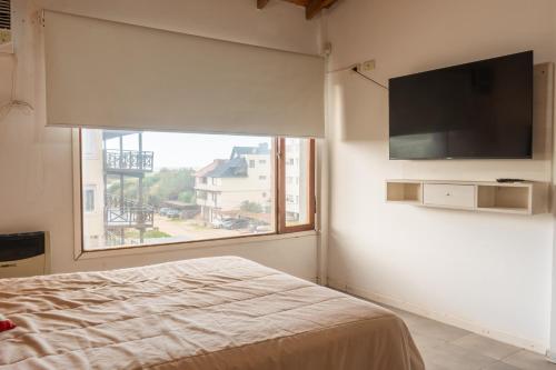 Two-Bedroom Apartment with Partial Ocean View image 2