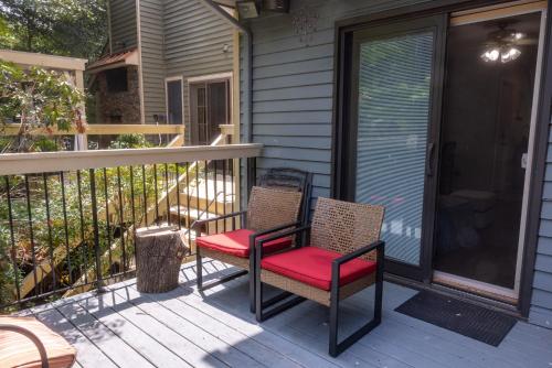 Pet-Friendly Beach Getaway, Relax by the Bay! in Whitehall Manor (MD)