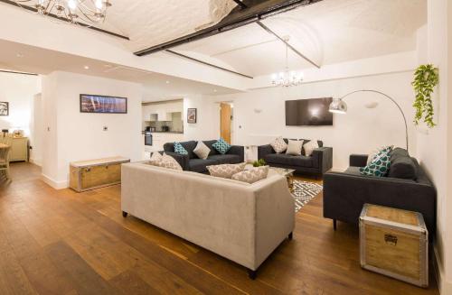 Liverpool Gem, Spacious 2BR Apt, Sleeps 8, Liverpool (photo 10)
