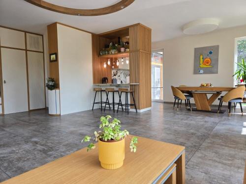 Konyha, Ma-Bebe PlayHouse with Private Sauna --- Lake, Parks and SPA Pools in 5 min in Pancharevo
