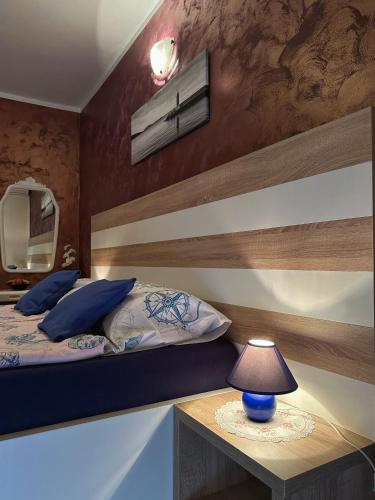 Double Room with Balcony image 9