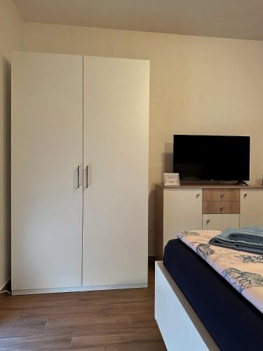 Double Room with Balcony image 6