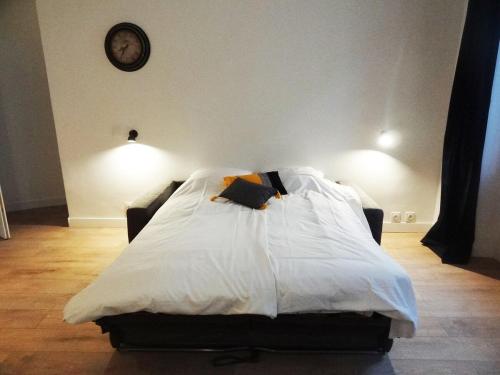 2 Room Apartment - Metro Joliette - Bright - Great Bed - Netflix - No Aircon, Marseille (Foto 6)