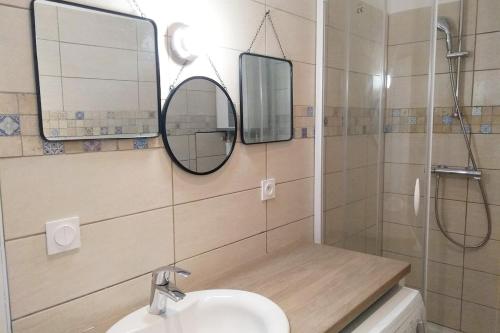 2 Room Apartment - Metro Joliette - Bright - Great Bed - Netflix - No Aircon, Marseille (Foto 8)
