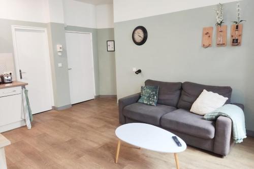 2 Room Apartment - Metro Joliette - Bright - Great Bed - Netflix - No Aircon, Marseille (Foto 9)
