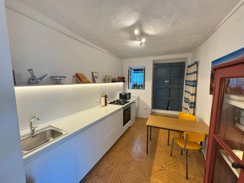 Casa 3 Apartment and Artist Residence in Polopos