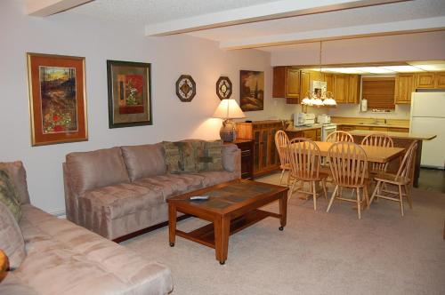 Hi Country Haus Unit 2201