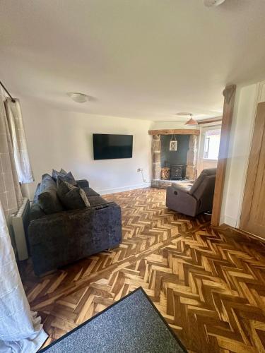 Charming & Spacious Holiday Home, Hayle (photo 2)