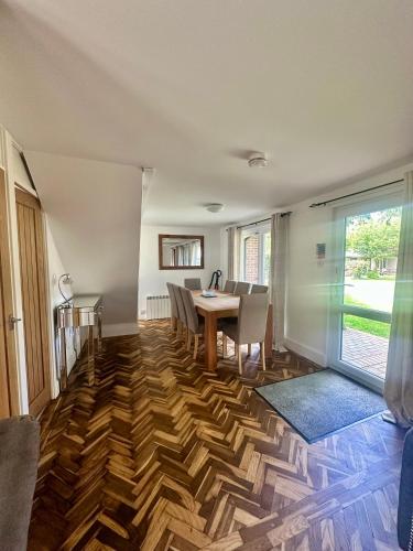 Charming & Spacious Holiday Home, Hayle (photo 3)
