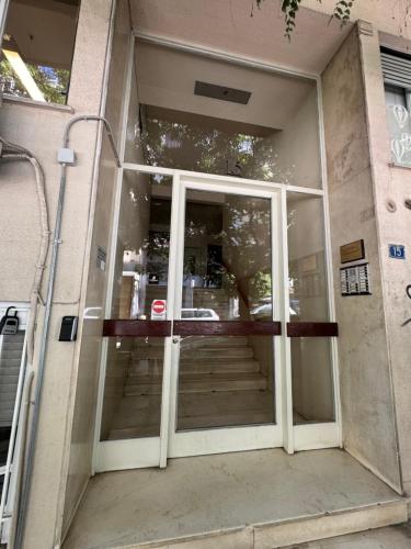 The Athenian Chic - image 13