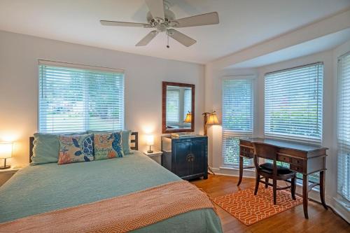 Elegant air-conditioned villa by golf course near beaches shopping dining - image 12