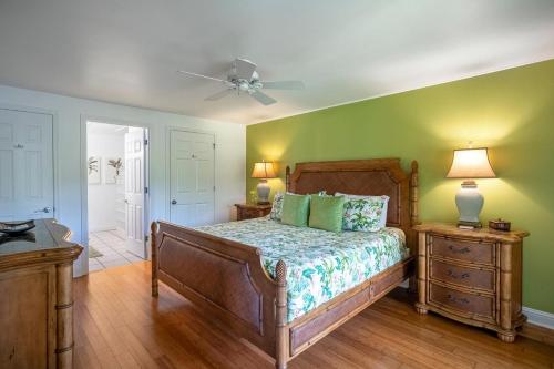 Elegant air-conditioned villa by golf course near beaches shopping dining - image 10
