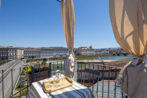 Romantic Terrace Apartment, Florenz