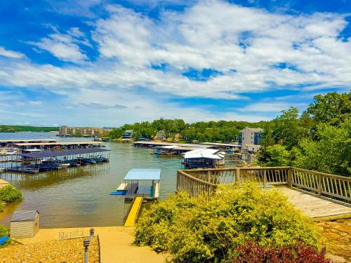 Lakefront 4bd25ba Grilldocksleeps 13pp