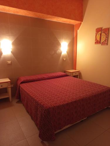 Basic Double Room image 10