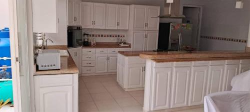 Hermosa casa al frente de la playa in Cielo mar