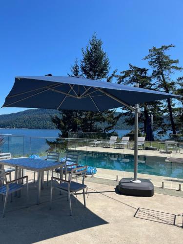 Cokely Cove Guesthouse - Oceanside Villa in Denman Island