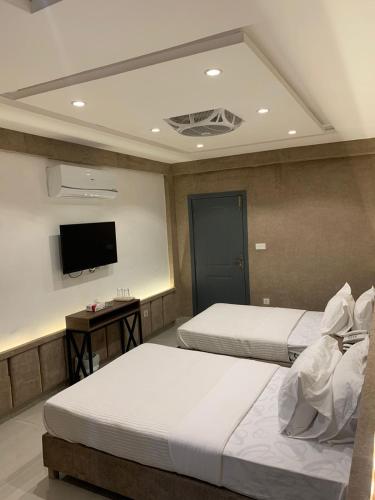 Renaissance Hotels 5