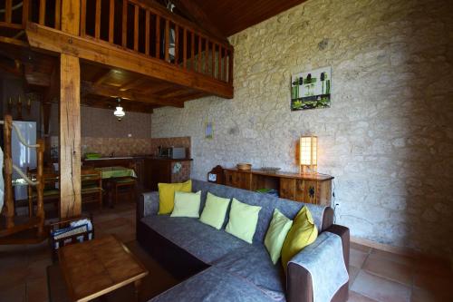 La Grange à Dondas pour 6 personnes (La Grange a Dondas pour 6 personnes) in Dondas