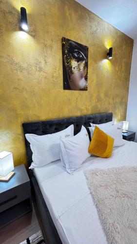 M Luxury Apartment - image 3