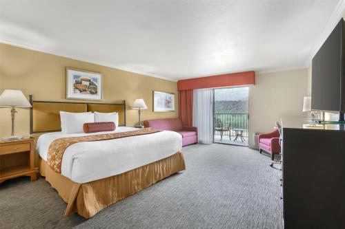 King Room with Red Rock View with Balcony - Non smoking