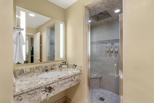 Best Western Plus Arroyo Roble Hotel & Creekside Villas - image 13