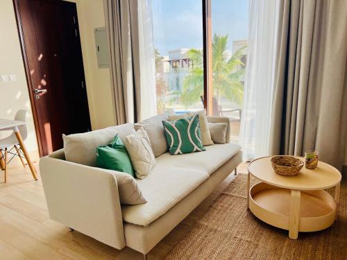 Dream Apartment - Near Beach with Pool View & WiFi - image 4