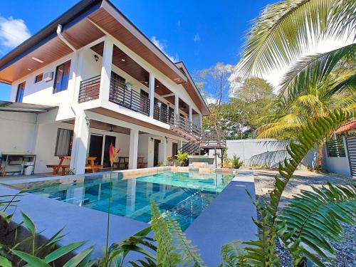 . AJ Suites - Modern Beach Apartments with Pool and Full Kitchen