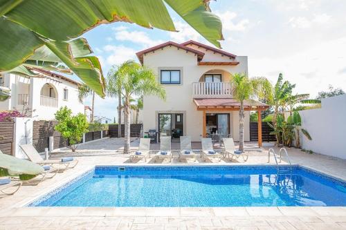 Villa Kanthos - Beautiful 4 Bedroom Protaras Villa With Pool - Close To The Beach