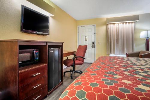 Econo Lodge Tupelo - image 7
