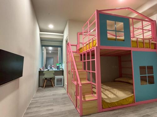 room detail thumbnail 1