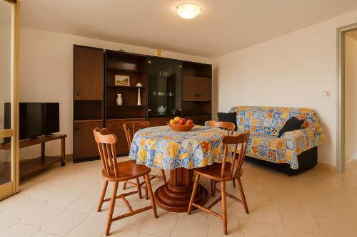 Apartment image 8