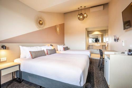 Nightcap at Manhattan Hotel