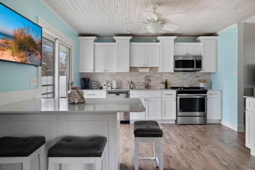 Aloha Beach House in Michigan City, USA