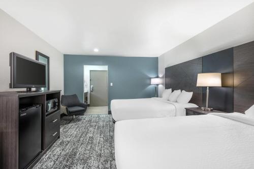 Baymont by Wyndham Champaign - image 13