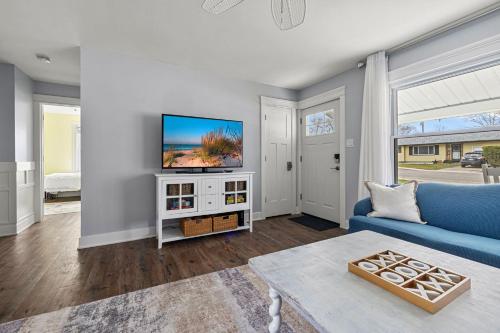 Aloha Beach House in Michigan City, USA