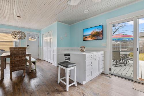 Aloha Beach House in Michigan City, USA