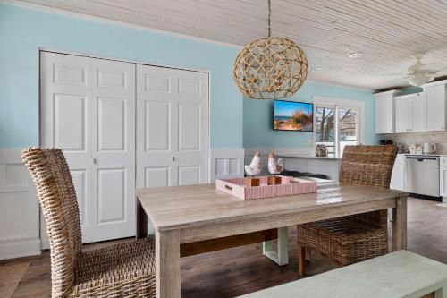 Aloha Beach House in Michigan City, USA