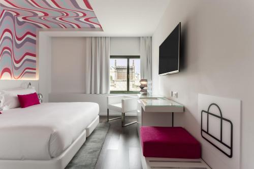 Room Mate Carla - image 9