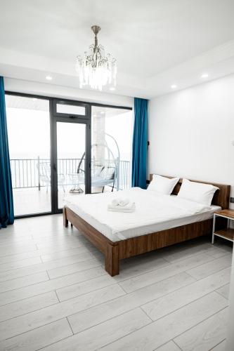 Rai-Mery in Kaji-Say