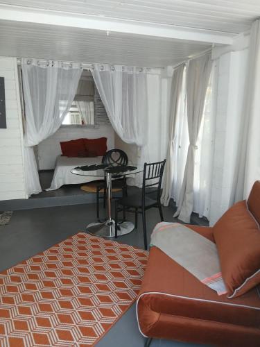 studio indépendant chez l'artiste - Location saisonnière - Saint-Pierre