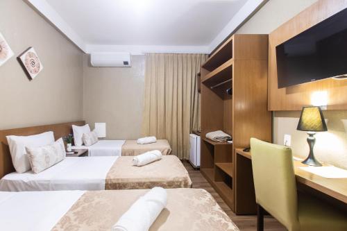 Standard Triple Room image 2