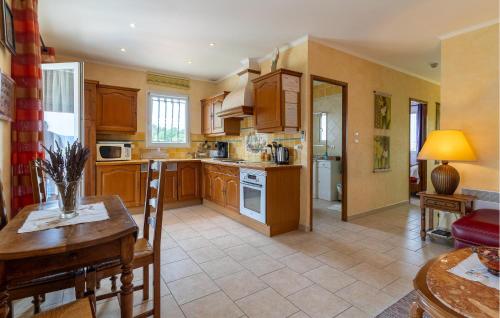 Holiday Home Chemin Des Hugenots - image 3