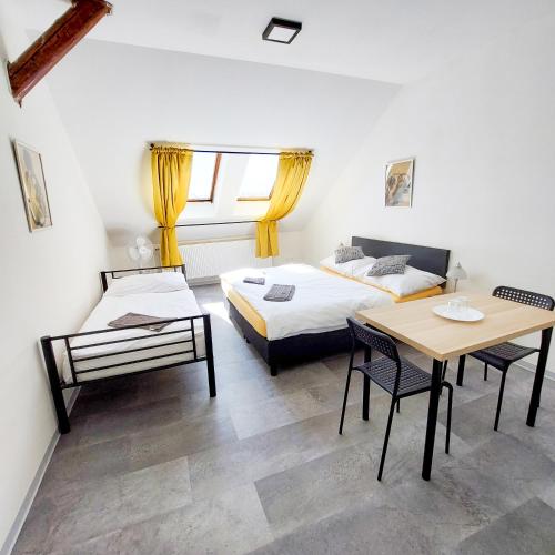 Beautiful attic room R3, Prag (Foto 8)